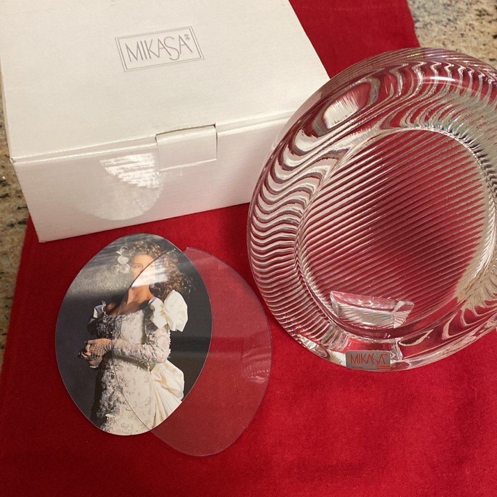 Mikasa picture frame . - Picture 6 of 6